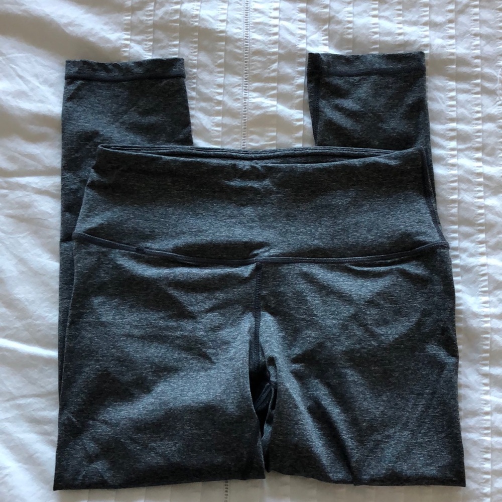 Cropped grey leggings